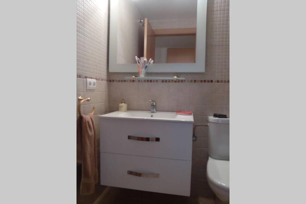 Bonito apartamento de 3 hab. con jardín Rosas Exterior foto