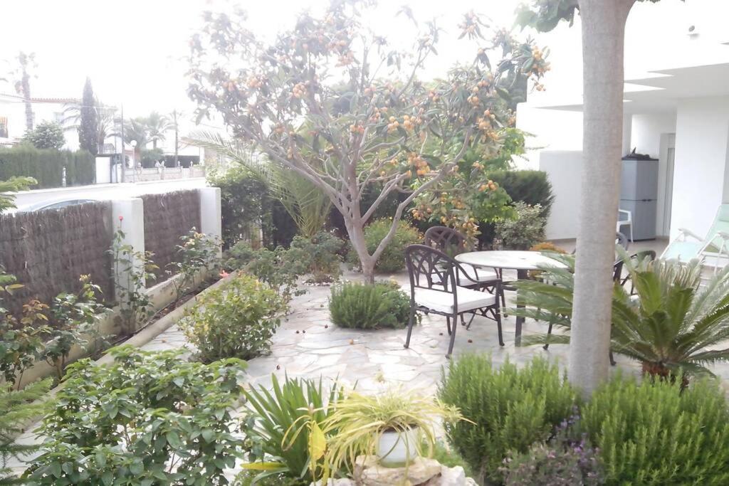 Bonito apartamento de 3 hab. con jardín Rosas Exterior foto